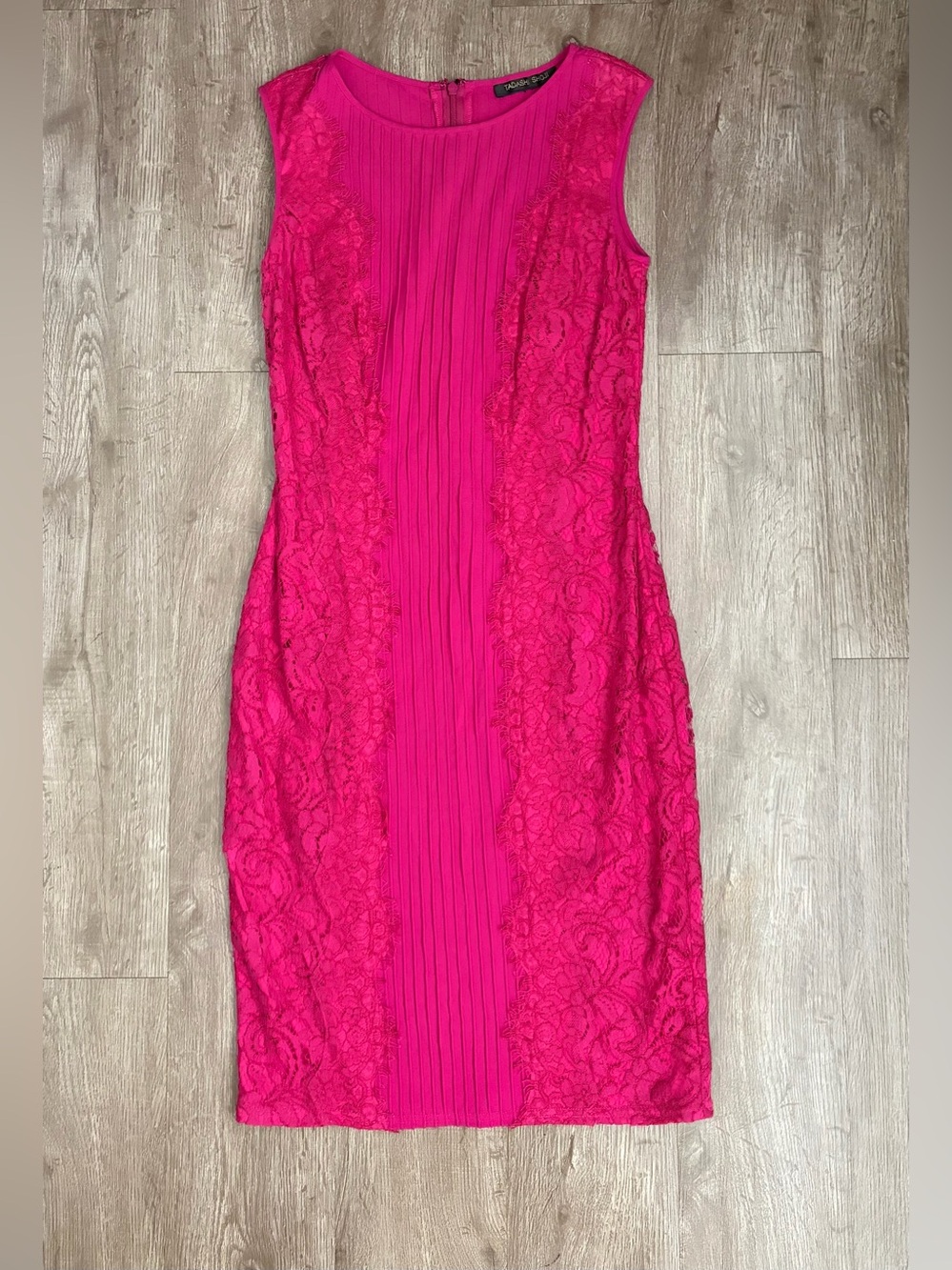 Tadashi Shoji Fuchsia Pink Lace Sheath Pleated Dress Size 6 Sleeveless Cocktail